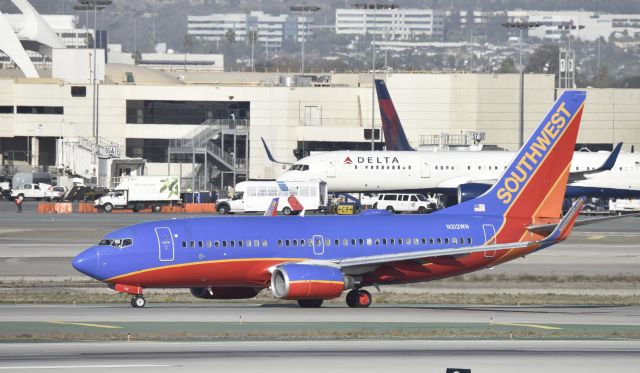 Boeing 737-700 (N212WN) - Arriving at LAX