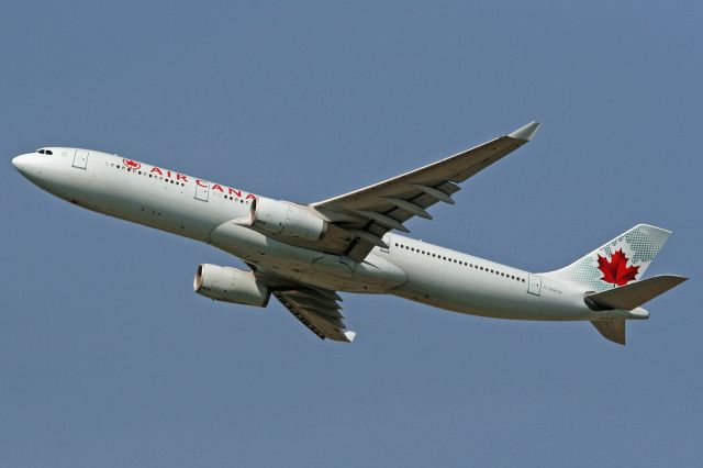 Airbus A330-300 (C-GHKW)