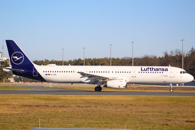 Airbus A321 (D-AIDL) - A Lufthansa A321-200 taking off from Frankfurt Airport.br /br /Location: Viewpoint "West Runway"/Aussichtspunkt "Startbahn West".br /Date: 13.02.23 (dd/mm/yy).