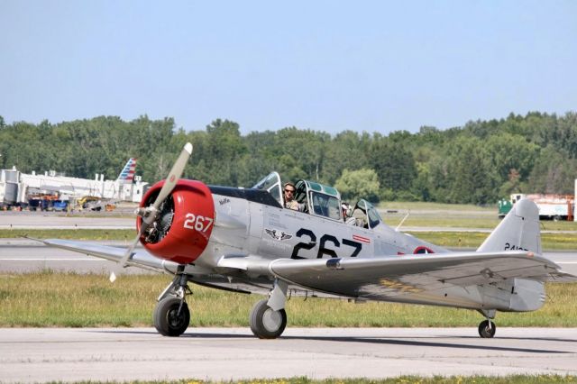 North American T-6 Texan (N6253C) - Taxing to the ramp after giving some enthusiasts a ride