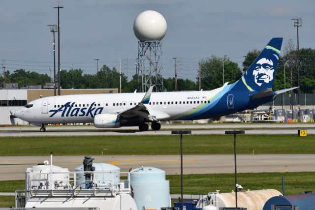 Boeing 737-800 (N525AS) - 5-R Arrival on 05-30-21