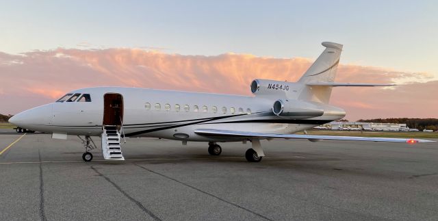 Dassault Falcon 900 (N454JG) - A beautiful Falcon 900C at Teterboro with sunset clouds in the background.