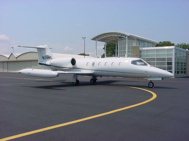 Learjet 35 (N138WE)