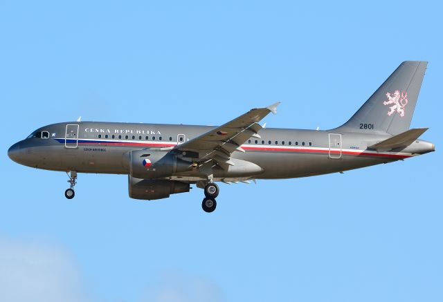 Airbus A319 (N2801)