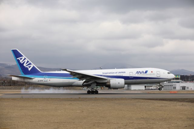 Boeing 777-200 (JA707A) - 01 April 2017:HND-HKD.