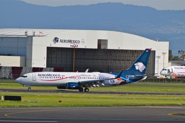 Boeing 737-800 (XA-AME) - Boeing B737-852 XA-AME MSN 36708 of AeroMexico with "SAMSUNG Galaxy S9" promotional sticker is taxiing to designate gate at Mexico City International Airport AICM (07/2018).