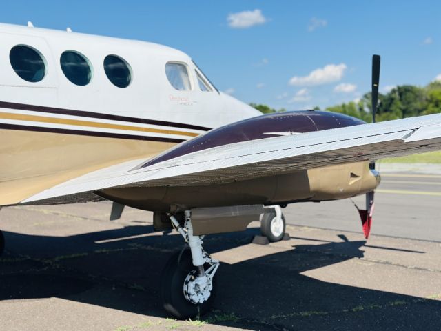 Beechcraft King Air 90 (N94XP)