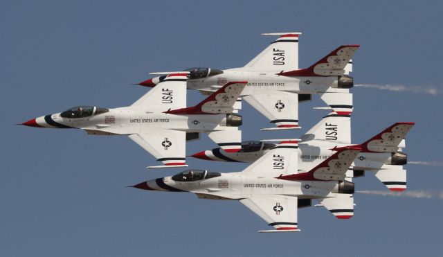 Lockheed F-16 Fighting Falcon — - Thunderbirds tight diamond formation. California Capital Airshow - 09/23/2023