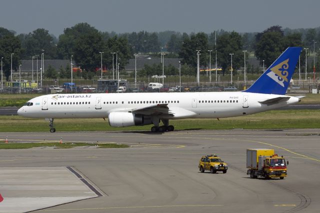 Boeing 757-200 (P4-GAS)