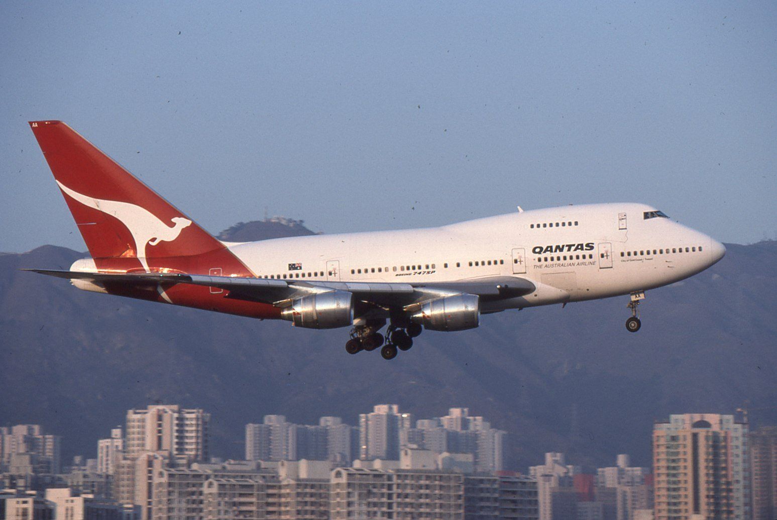 BOEING 747SP (VH-EAB)