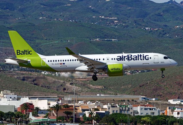 Airbus A220-300 (YL-AAV)