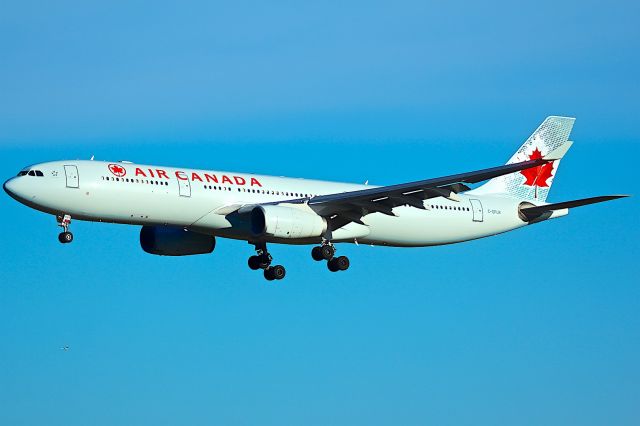 Airbus A330-300 (C-GFUR)