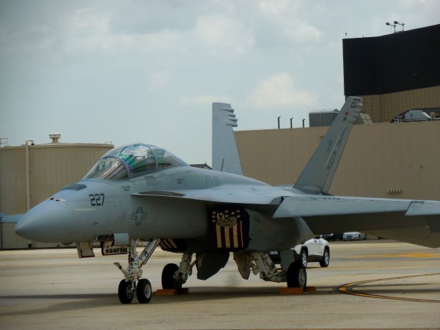 McDonnell Douglas FA-18 Hornet (16-5913)