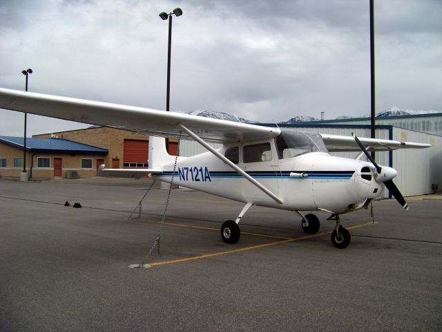 Cessna Skyhawk (N7121A)