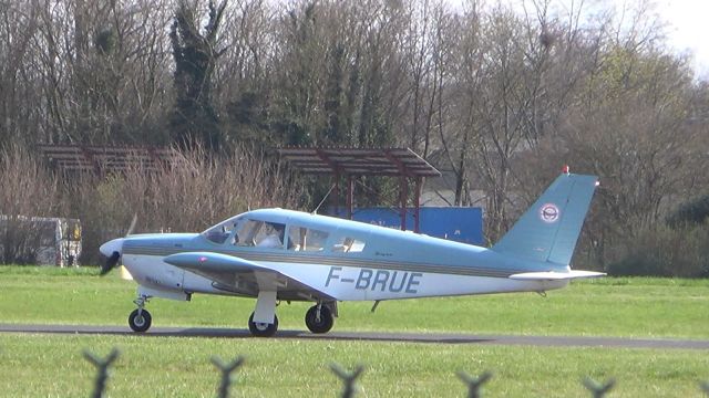 Piper Cherokee (F-BRUE) - Owner: AC Les Aiglons