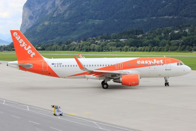 Airbus A320 (G-EZOP)