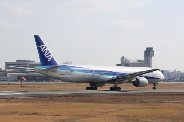 BOEING 777-300 (JA755A)