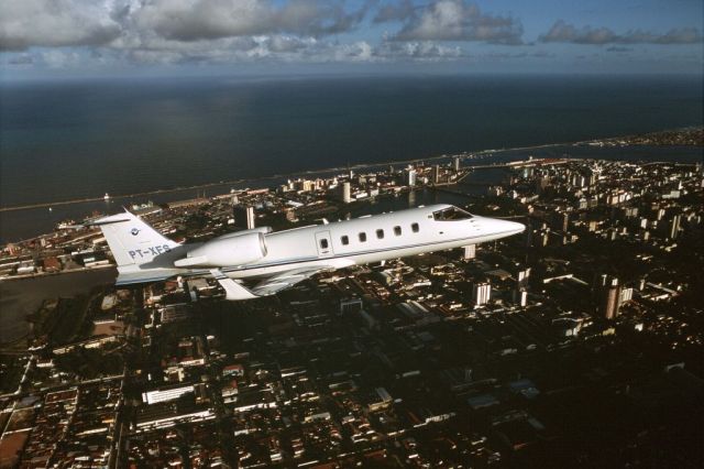 Learjet 60 (PT-XFS) - OVERFLYING RECIFE DOWNTOWN IN NOV 11 2002  REFIFE - BRAZIL