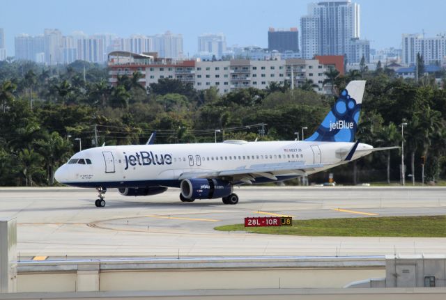 Airbus A320 (N827JB) - JetBlue Airways (B6) N827JB A320-232 [cn5677]br /Fort Lauderdale (FLL). JetBlue Airways flight B62518 just arrived on runway 10R Mexico City Benito Juárez (MEX). The aircraft is wearing JetBlue's Blueberries Tail design.br /Taken from Hibiscus/Terminal 1 car park roof level br /br /2018 12 25br /https://alphayankee.smugmug.com/Airlines-and-Airliners-Portfolio/Airlines/AmericasAirlines/JetBlue-Airways-B6/