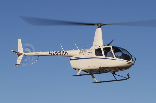 Robinson R-66 (N266RH)