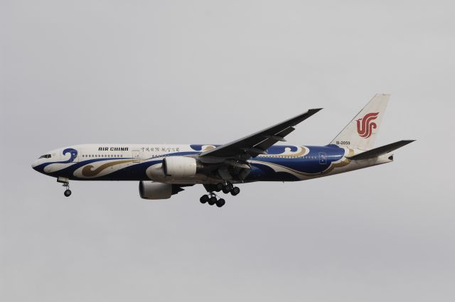 Boeing 777-200 (B-2059) - Final Approach to NRT Airport R/W34L on 2012/01/01 Phoenix Liner c.s