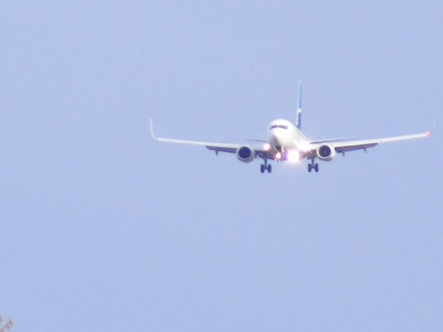 Boeing 737-700 (C-FMWJ)