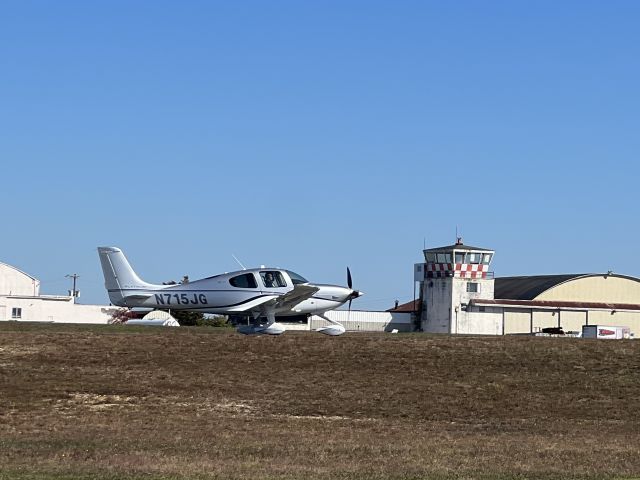 Cirrus SR-22 (N715JG) - Taxi time ð«