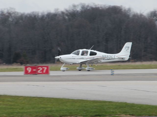 Cessna Skyhawk (N883CT) - Landing rwy 27...