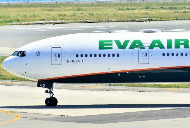 BOEING 777-300ER (B-16730)
