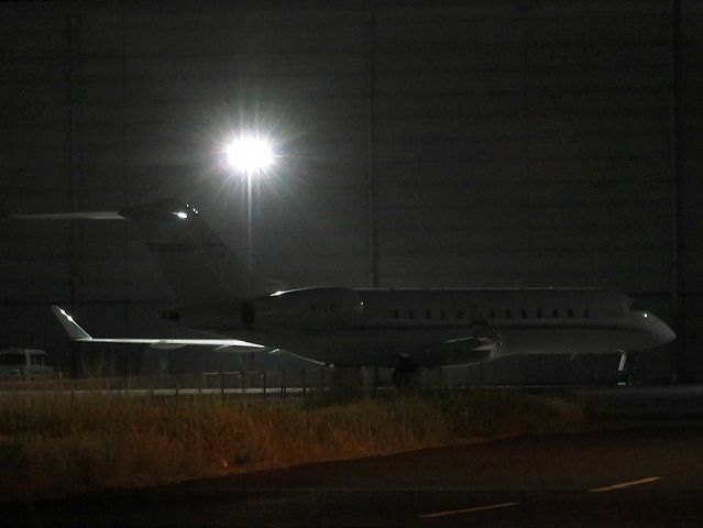 Bombardier Global Express (N72XF) - I take a picture on Nov 01, 2017.