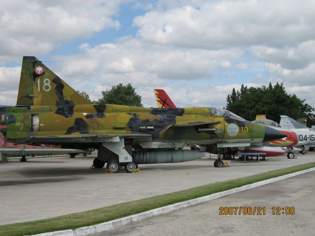 — — - SAAB Viggen