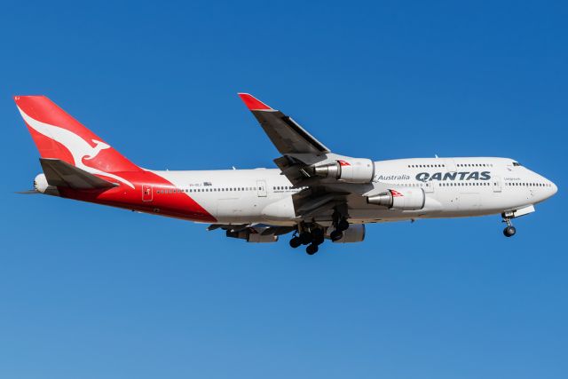 Boeing 747-400 (VH-OEJ) - Antarctic Charter departing Melbourne