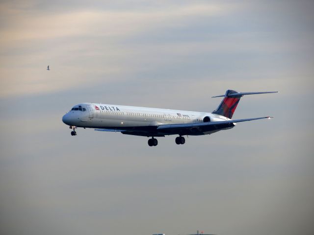 McDonnell Douglas MD-88 (N997DL)