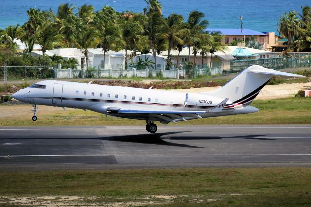 Bombardier Global 5000 (N100QS)