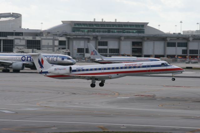 Embraer ERJ-145 (N651AE)