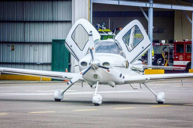 Cirrus SR-22 — - Cirrus SR22 seen in the GA ramp in Santiago.