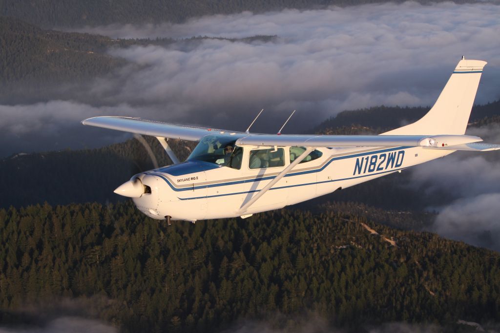 Cessna Skylane RG (N182WD) - Photo by Lisa Frey