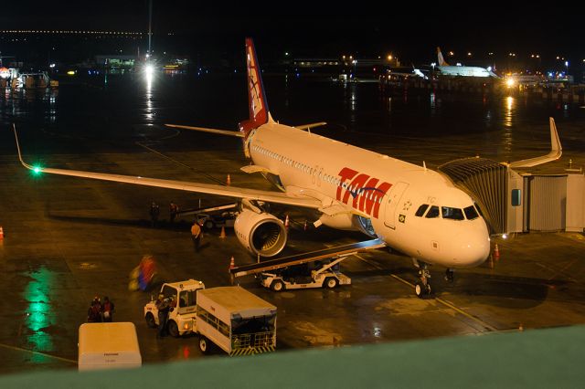 Airbus A320 (PR-TYC) - With the new sharklets.