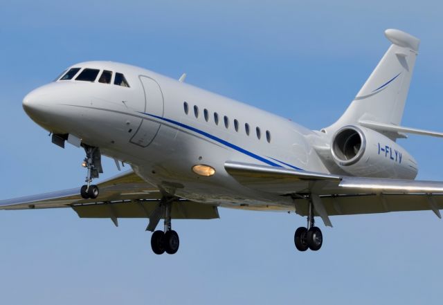 Dassault Falcon 2000 (I-FLYV)