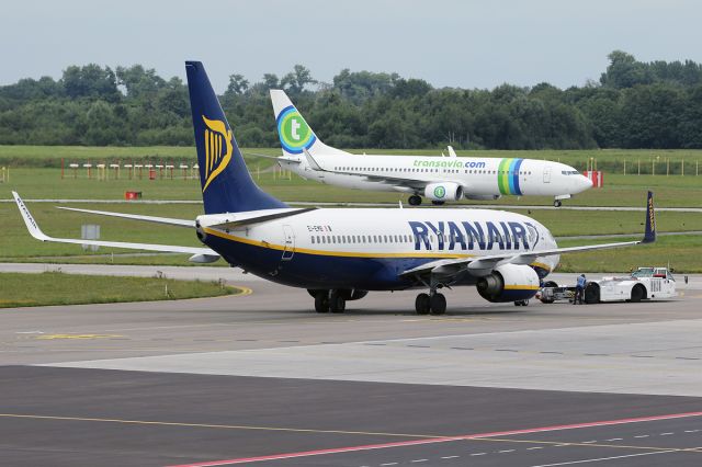 Boeing 737-800 (EI-EMB)