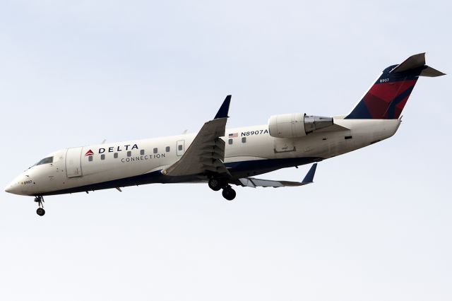 Canadair Regional Jet CRJ-200 (N8907A)