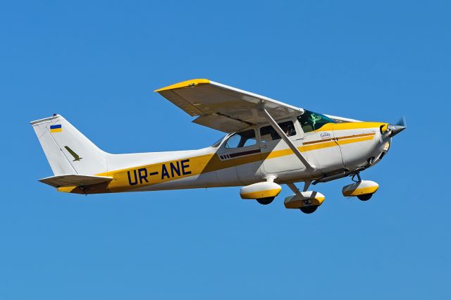 Cessna Skyhawk (UR-ANE)