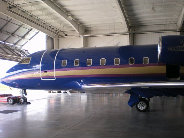 Canadair Challenger (N604PA) - At Home Base KSGF  ( Springfield-Branson Reg, MO) cleaning up the plane