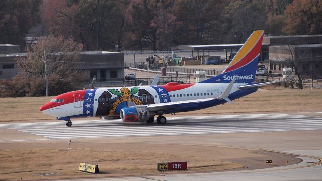 Boeing 737-700 (N280WN) - "Missouri One" ready for departure from 18R.