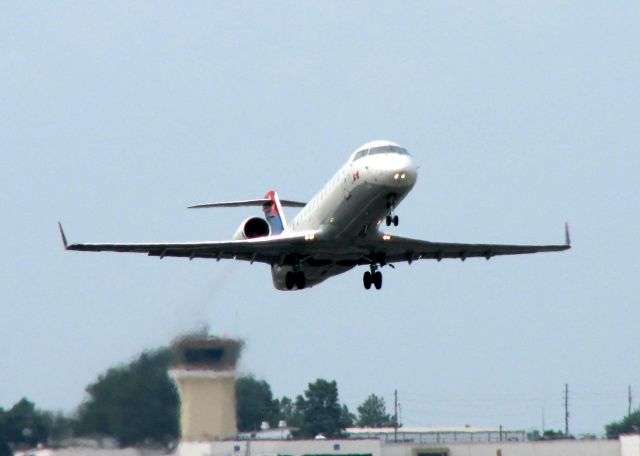 Canadair Regional Jet CRJ-200 (N906EV) - Off of runway 14 at Shreveport Regional.