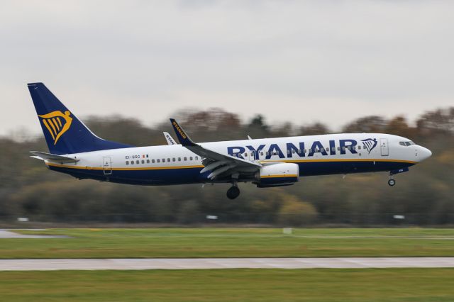 Boeing 737-800 (EI-GSG) - One of the last B737-800NG to be delivered to Ryanair.  EI-GSG lands back at Manchester from Palma PMI as RYR3446.