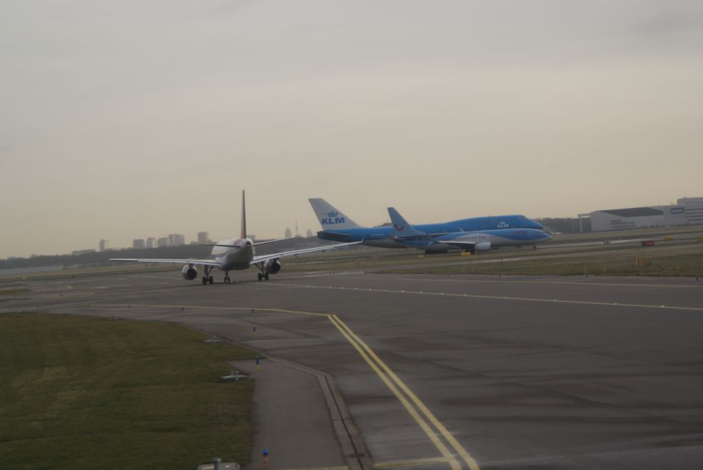 — — - Taxi to rwy 24 EHAM