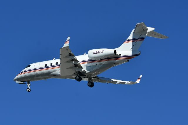 Bombardier Challenger 300 (N26FE)