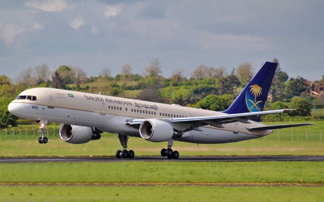 HZ-HMED — - saudi 757-23a hz-hmed dep shannon 30/4/14.