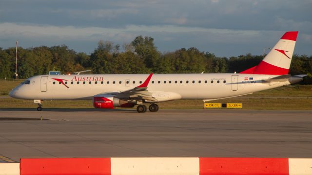 EMBRAER 195 (OE-LWJ)